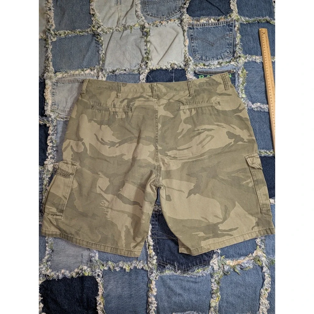 Wrangler‎ Camouflage Shorts Cargo Men's Size 40 Pockets Outdoors Relaxed Fit